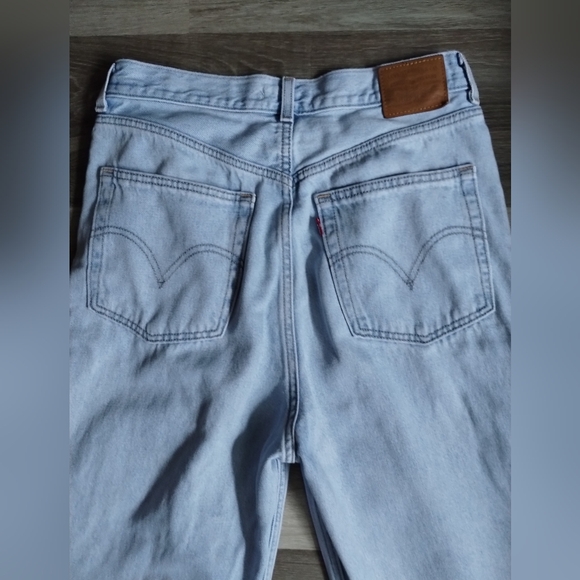 Levi's High Loose Light Wash  Jeans 29 - Picture 2 of 7